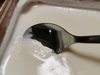 6、牛奶布丁（棉花糖版）,拿出来抖一下，凝固得刚刚好。