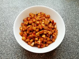 7、骨汤米线, 盛出备用。