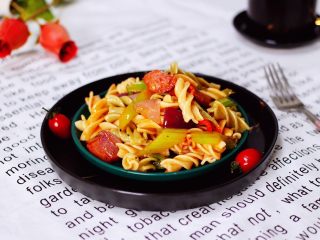 15、时蔬罗勒炒意面,好吃又营养丰富，我要开动了。