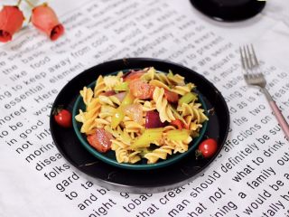 16、时蔬罗勒炒意面,成品一