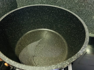 5、红烧鸭翅,锅加食用油