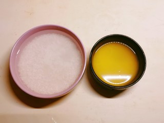 5、山药枸杞粥,两种米清洗干净，用清水浸泡1个小时