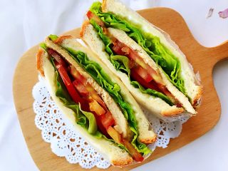 8、鸡胸肉三明治,成品。