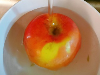 1、苹果饼,苹果清洗干净
