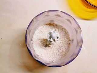 8、苹果饼,麦片用料理机打碎