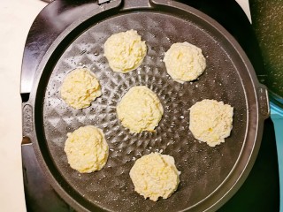 13、苹果饼,每个饼之间要留有空隙