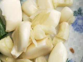 3、啤酒小龙虾,蒜拍你下备用