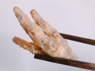 10、虎皮鸡爪,泡水之后的鸡爪会涨起来，出现虎皮一样的东西。