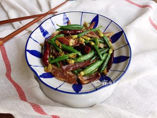12、爆炒黄瓜苗火腿丝,完成。