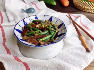 13、爆炒黄瓜苗火腿丝,完成。