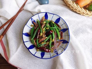 14、爆炒黄瓜苗火腿丝,完成。