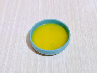 4、蒜香全麦吐司条,黄油隔水融化，或者微波炉叮30秒。