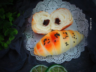 11、豆沙牛角餐包,营养价值很高，吃得更加健康营养