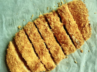 15、黄金鸡排,切成块