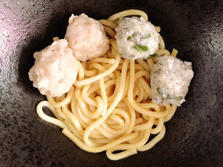 6、乌冬面,捞入肉丸