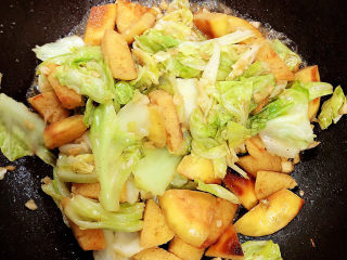 15、糖醋包菜,可以出锅喽。