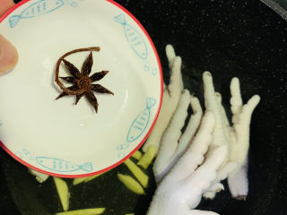 6、无骨鸡爪,加八角