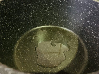 7、爆炒章鱼,锅加食用油