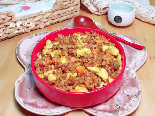 19、酱油蛋炒饭,粒粒分明、口齿留香的酱油蛋炒饭就上桌了!