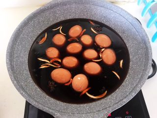 12、自制五香茶蛋,加入煮熟的土鸡蛋