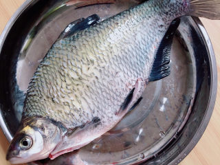 1、葱油鳊鱼,一盘鲜嫩的