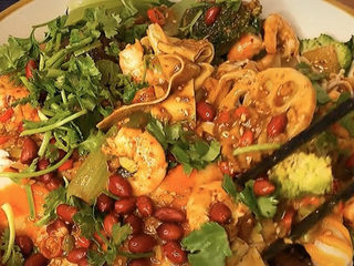 13、麻辣拌,拍完照了,开吃,用筷子给它嚯嚯匀,香啊就一个字。