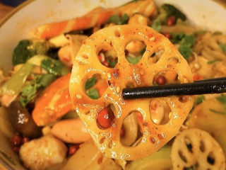 14、麻辣拌,又香又辣还带点麻,真的是太好吃了。这样的莲藕片,我可以吃一盆。