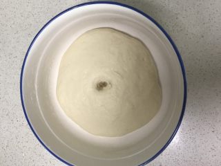 9、花样豆沙包,面饧发好了