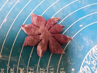 20、花样豆沙包,八角花瓣做好了