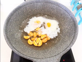 9、糖水鸡蛋,加入小金桔