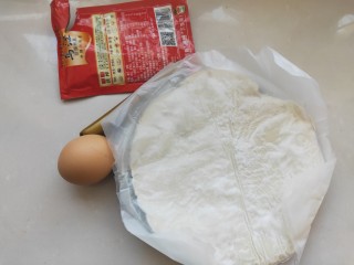 1、街头手抓饼的吃法----懒人必备早餐,所有材料准备好