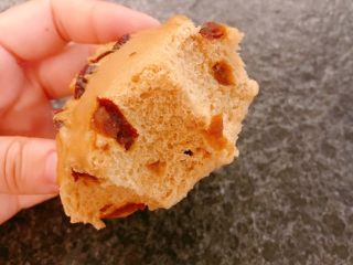 7、红糖大枣开花馒头,非常松软，口口都有大红枣，补血补气养生好食材！