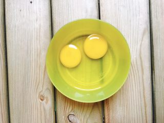 2、中西合璧的馒头鸡蛋披萨,鸡蛋两个备用！