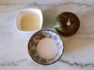 1、奶香南瓜粥,食材准备好