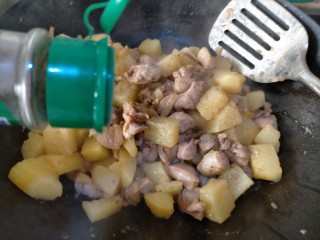 16、鸡腿炖土豆,黑胡椒粉多放点