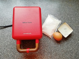 1、早餐华夫饼,准备好华夫饼早餐机和食材。