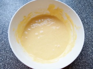 3、早餐华夫饼,搅拌均匀静置几分钟。