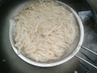 9、油菜蛋炒面,关火捞出过凉水