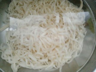 10、油菜蛋炒面,倒入冷水里泡三分钟