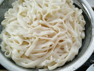 11、油菜蛋炒面,捞出控干水分