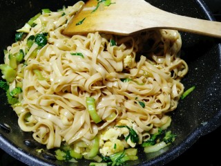 22、油菜蛋炒面,翻炒均匀即可