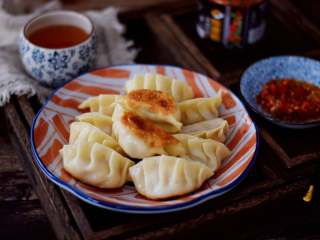 14、煎猪肉玉米饺子,成品图