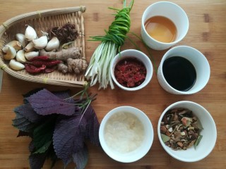 3、紫苏炒田螺,准备好所有食材和分量