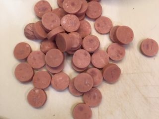 7、黄金腊肠火腿蛋炒饭,火腿切片