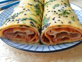 11、玉米渣煎饼,切开即可食用。