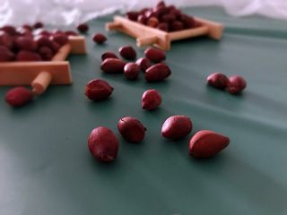 4、烤原味花生米,成品一。