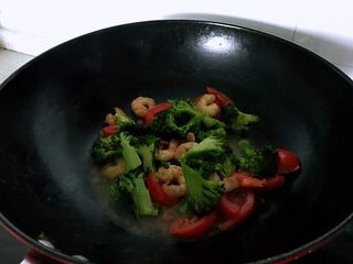 8、营养早餐之自做酸奶系列,加入西兰花。