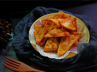 9、炸麻叶,油肯定放心，芝麻又有助于消化，所以亲们不用考虑到是什么油炸食品，孩子吃的薯片什么的不都是，你不是也照样给她们吃，这个可以做成甜的，孩子比较喜欢