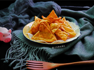 10、炸麻叶,凉凉后放入塑料袋并密封好，吃上十天八天不是问题