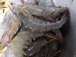 5、麻辣香锅,大虾洗净
